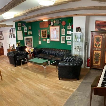 wunderschöne Ferienwohnung in Winterhausen mit Küche, Bad und Piano Exterior foto