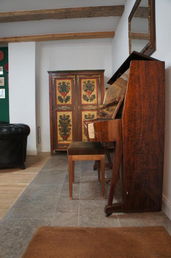 wunderschöne Ferienwohnung in Winterhausen mit Küche, Bad und Piano Exterior foto