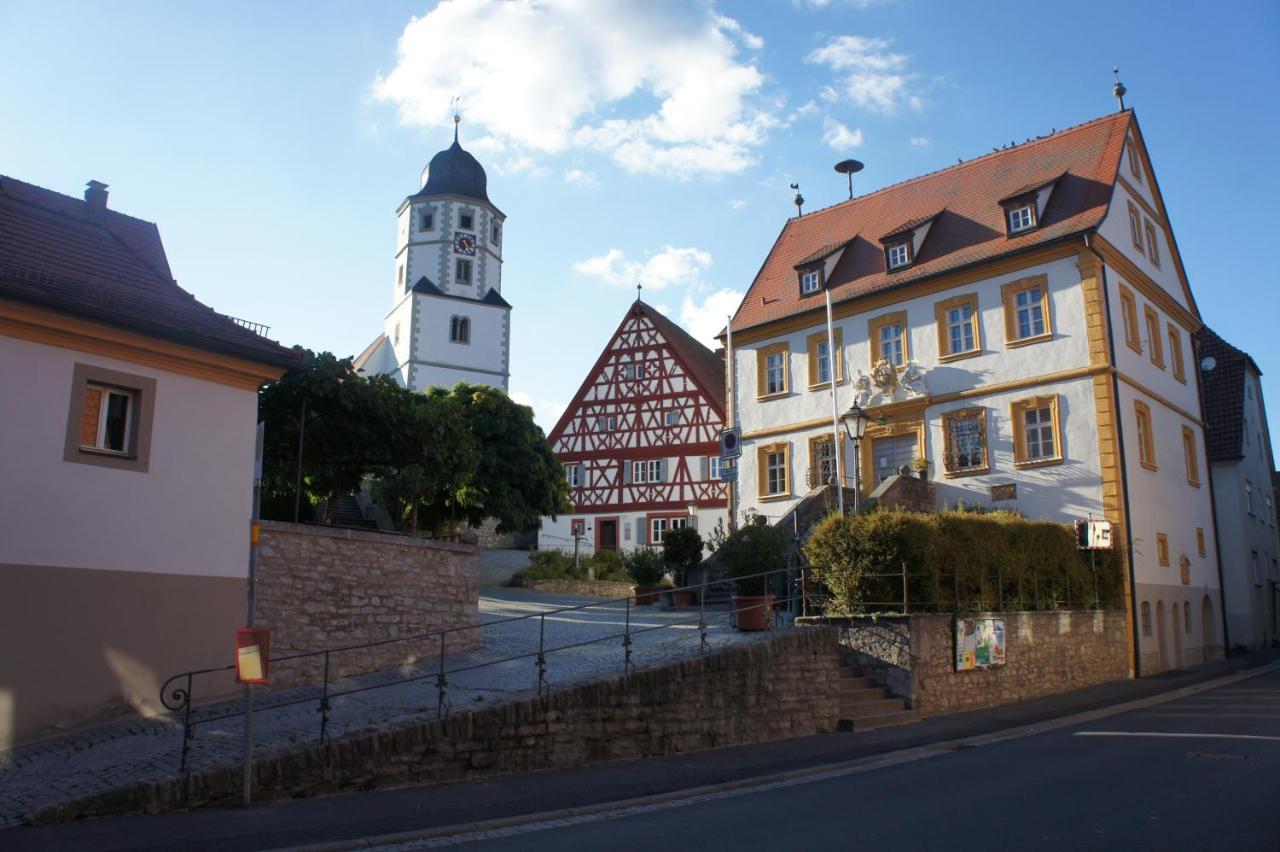 wunderschöne Ferienwohnung in Winterhausen mit Küche, Bad und Piano Exterior foto