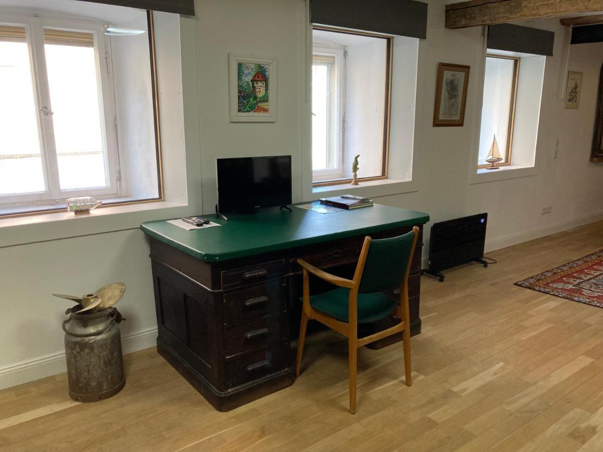 wunderschöne Ferienwohnung in Winterhausen mit Küche, Bad und Piano Exterior foto