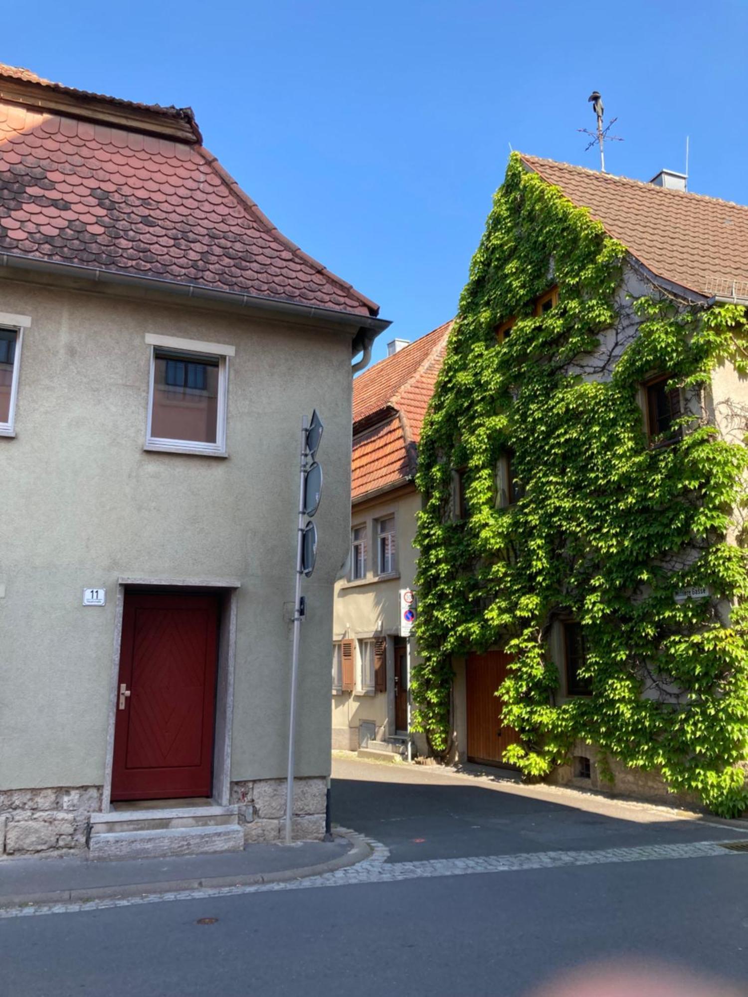 wunderschöne Ferienwohnung in Winterhausen mit Küche, Bad und Piano Exterior foto