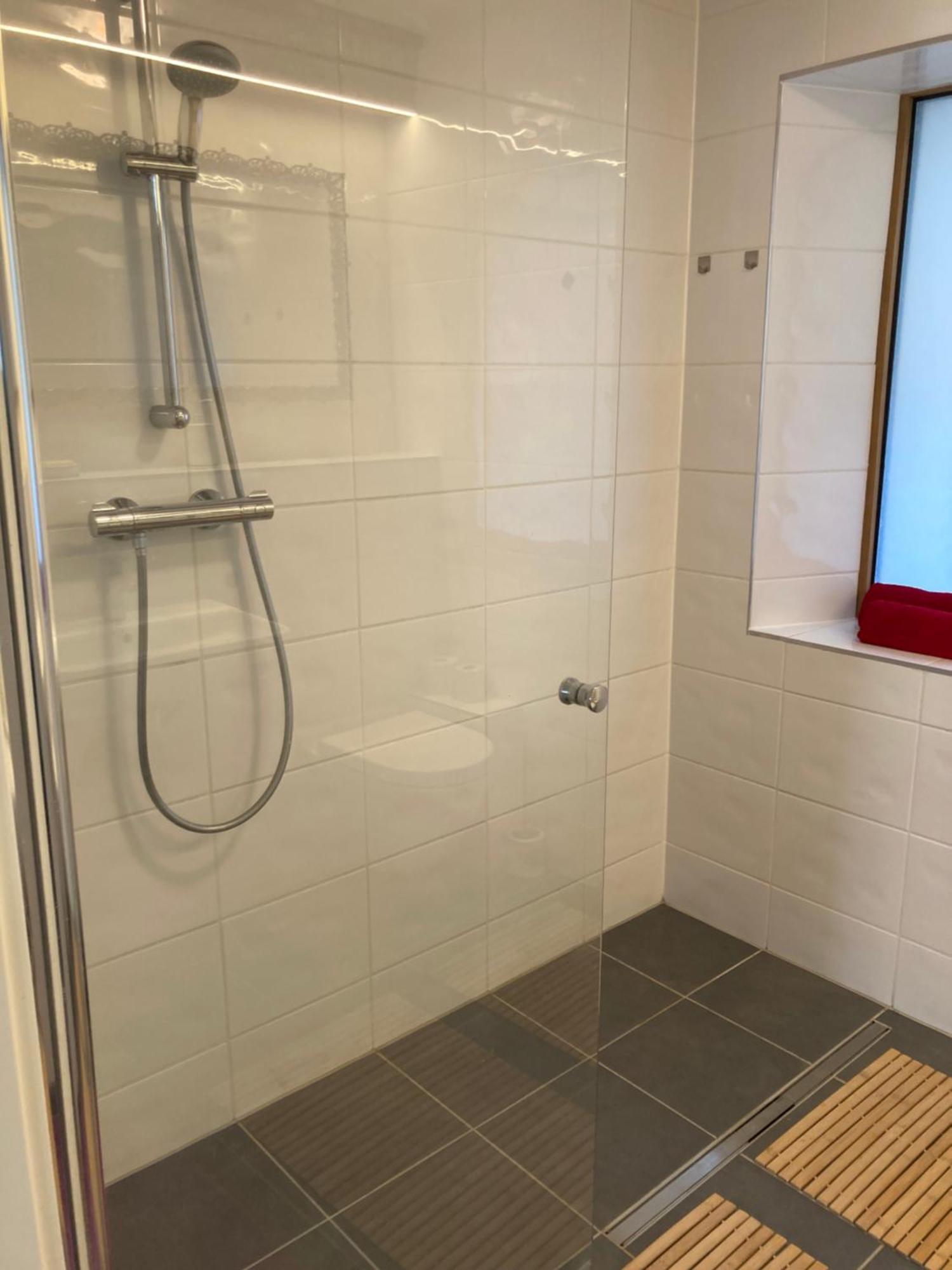 wunderschöne Ferienwohnung in Winterhausen mit Küche, Bad und Piano Exterior foto